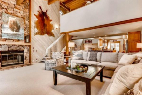 Ridgepoint Townhome 110 by East West Hospitality